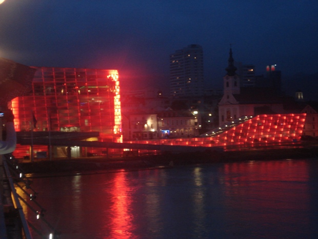 02-Ars Electronica Center